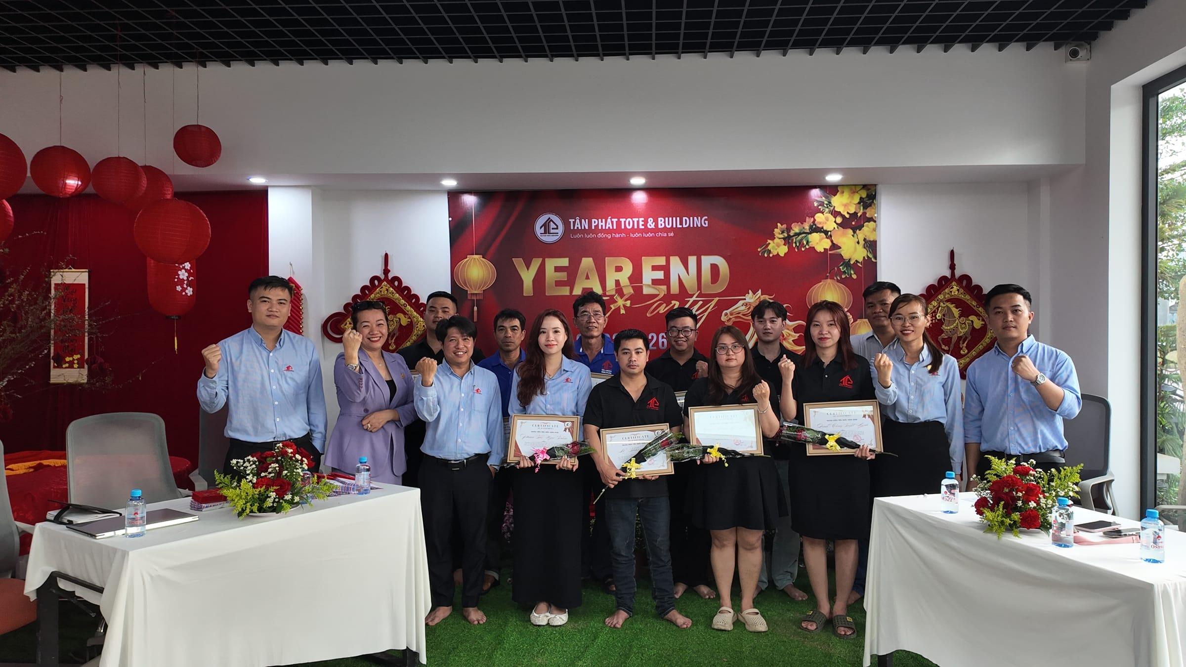 Lễ khen thưởng nhân sự Tân Phát Tote & Building