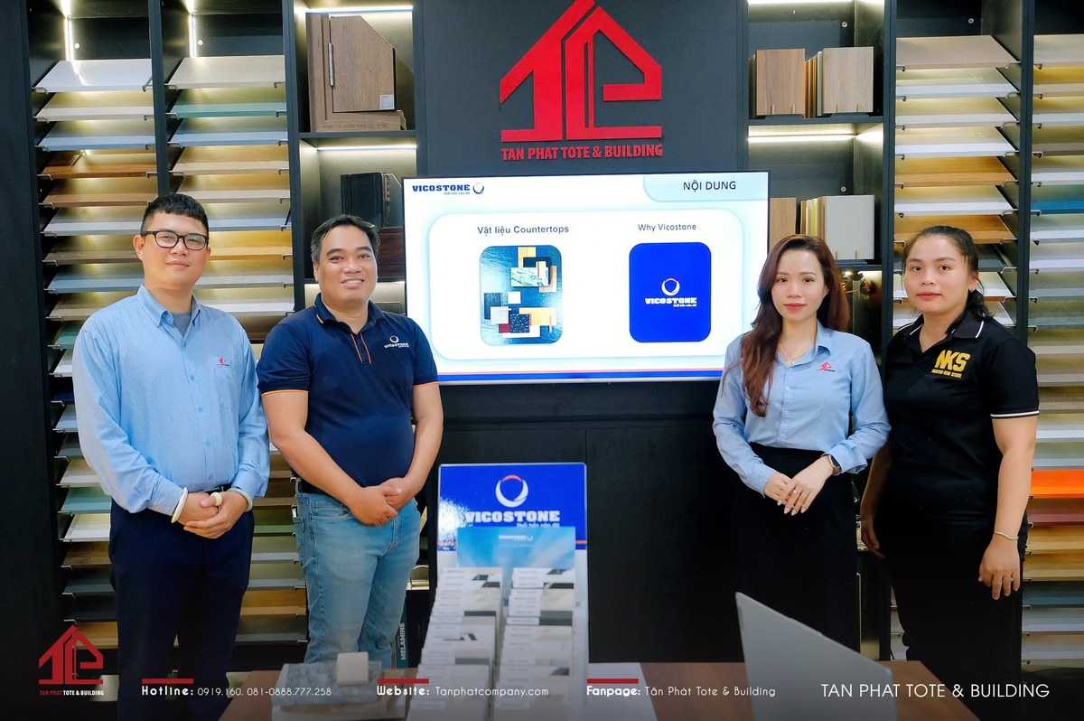 Buổi đào tạo về vật liệu tại showroom Tân Phát